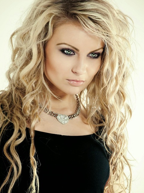 girl-487094_640